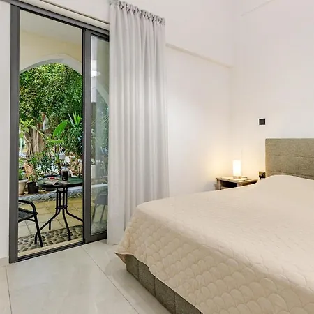 Niki Breeze - Newly Renovated Elite Garden פאפוס