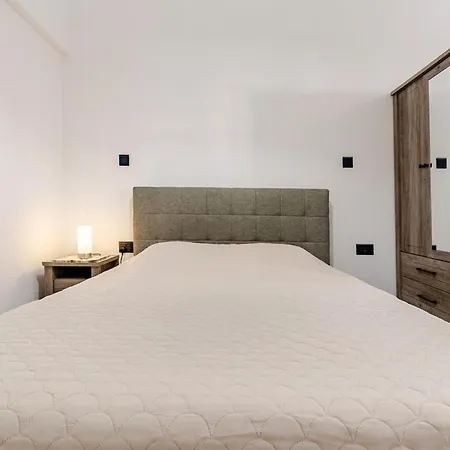 Apartman Niki Breeze - Newly Renovated Elite Garden *