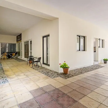 Niki Breeze - Newly Renovated Elite Garden פאפוס